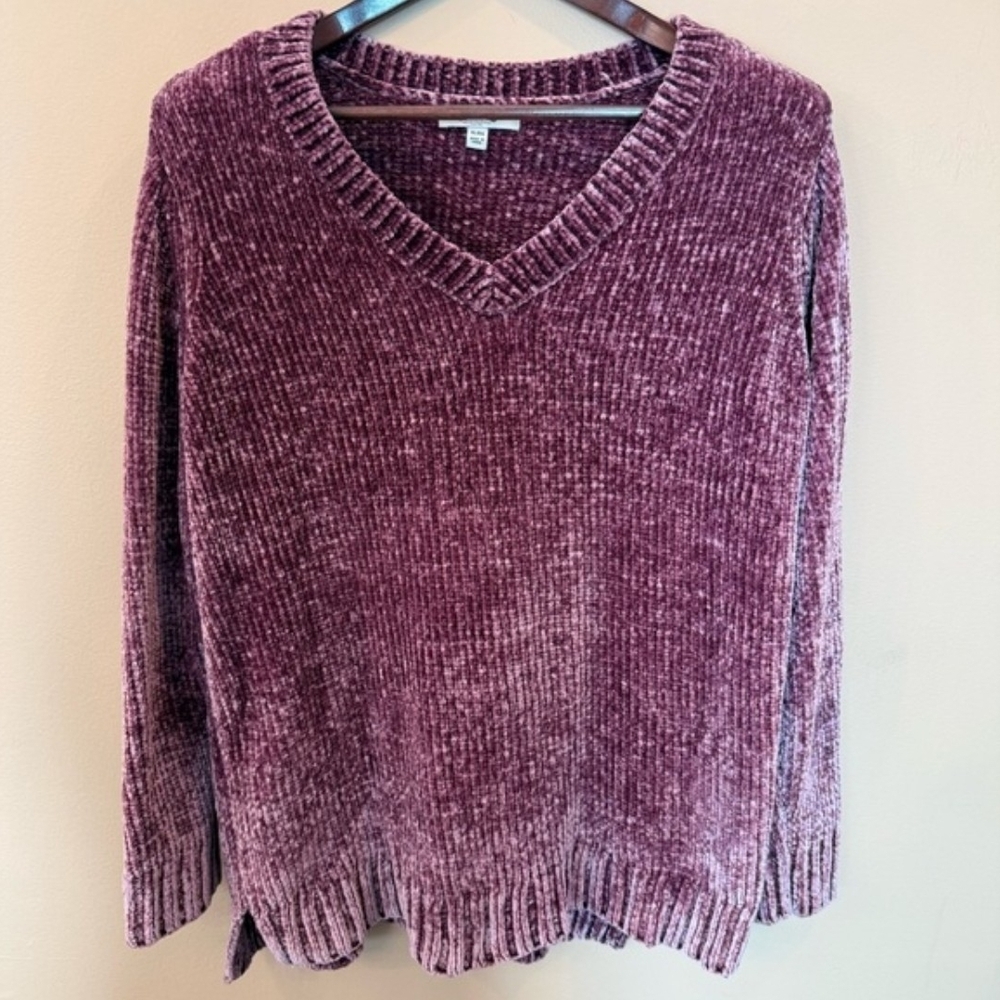 Orvis Women's V-Neck Sweater in Rich Purple